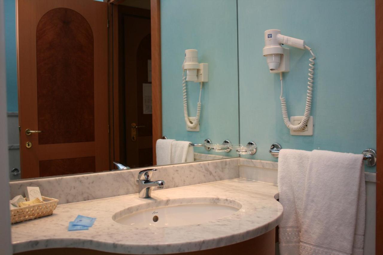 La Fonte Hotel Ome Luaran gambar