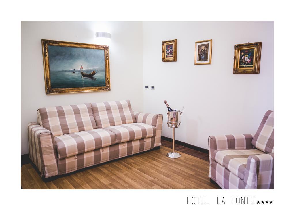 La Fonte Hotel Ome Luaran gambar