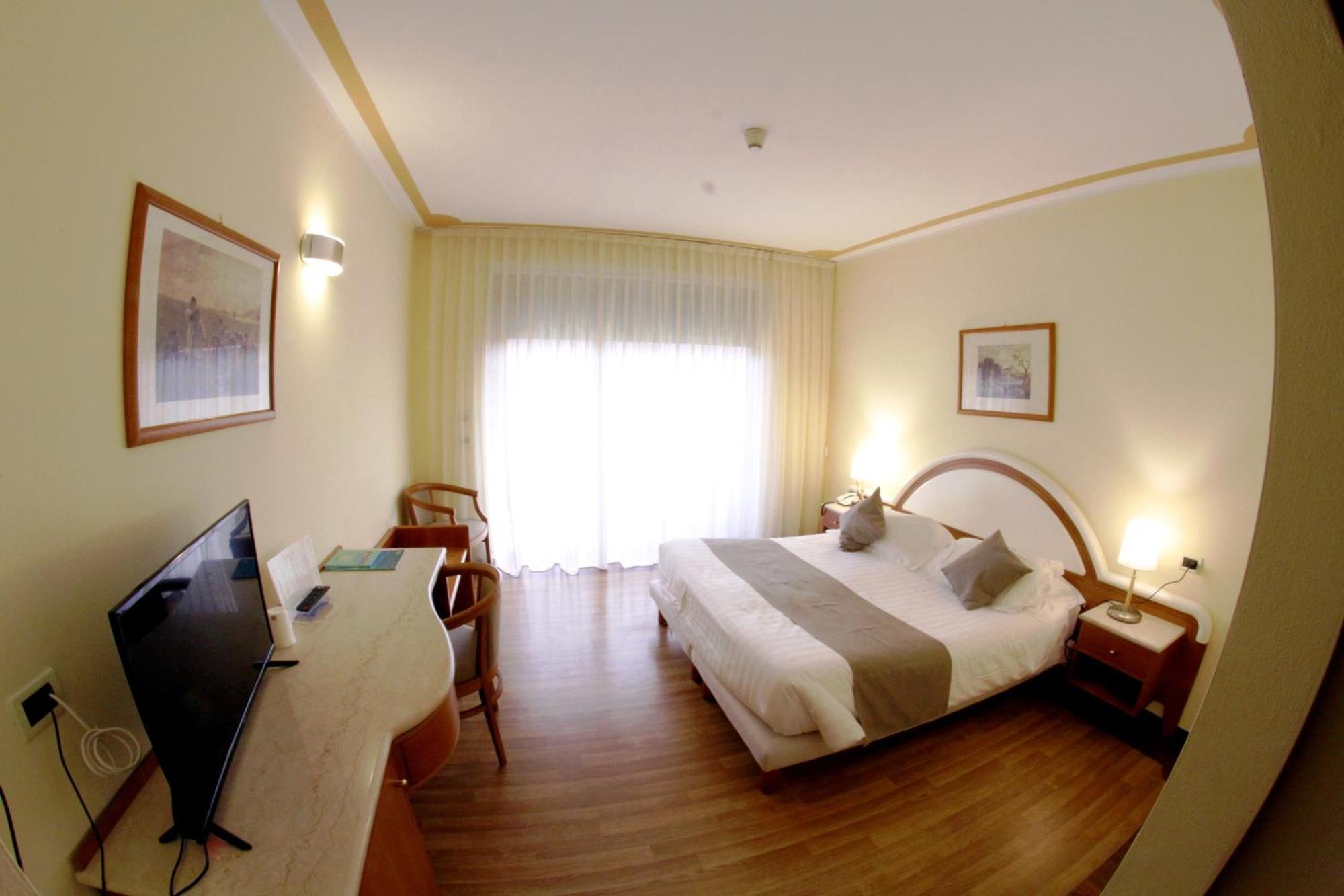La Fonte Hotel Ome Luaran gambar