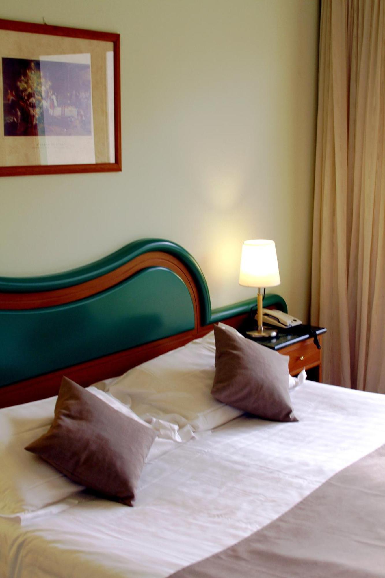 La Fonte Hotel Ome Luaran gambar