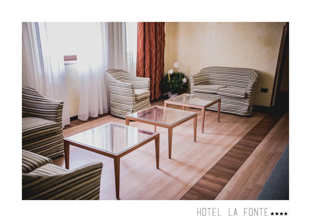 La Fonte Hotel Ome Luaran gambar