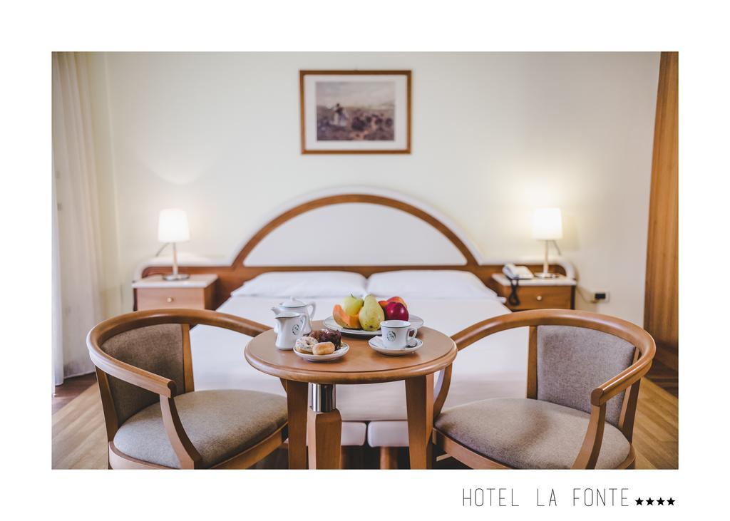 La Fonte Hotel Ome Luaran gambar