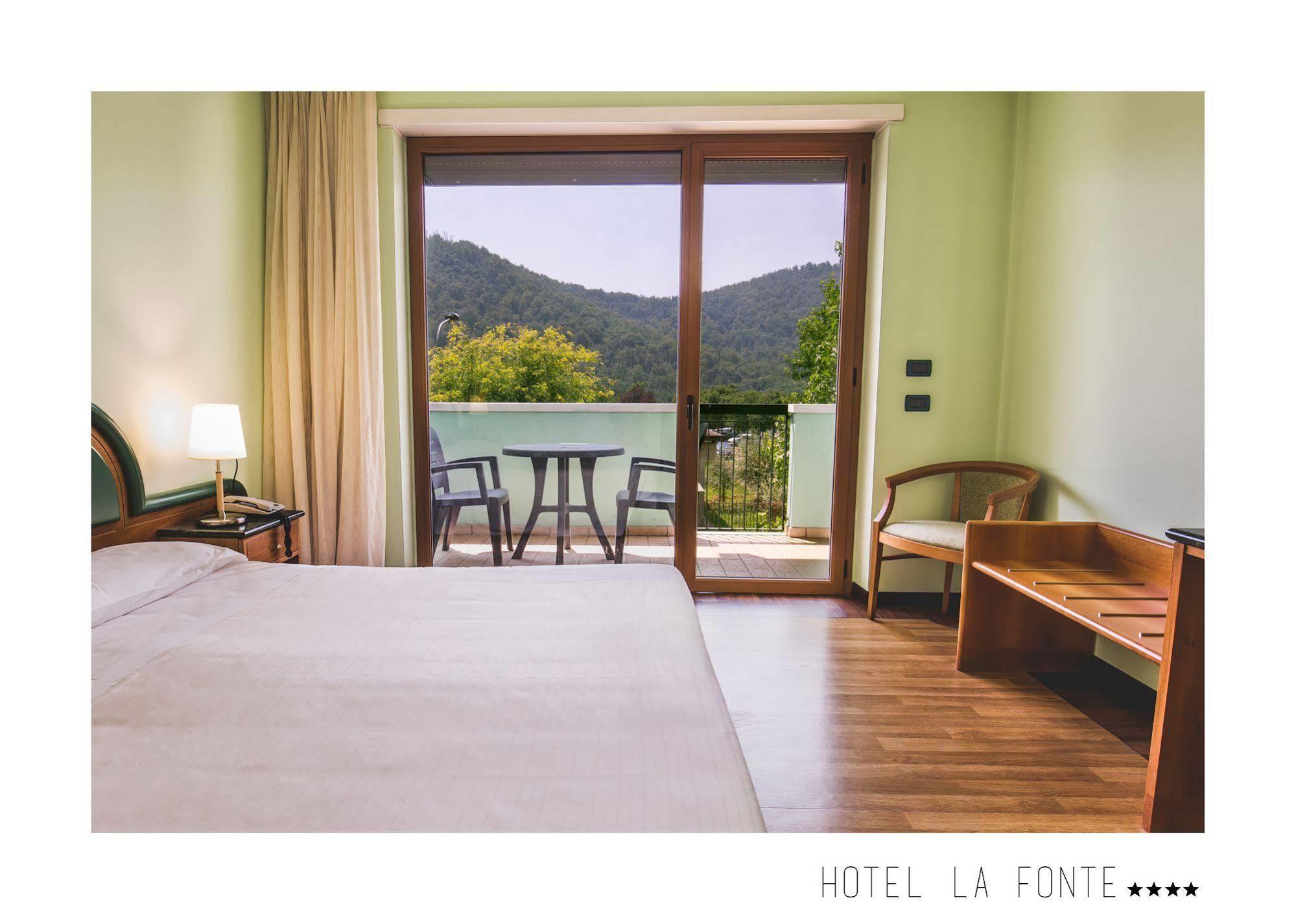 La Fonte Hotel Ome Luaran gambar