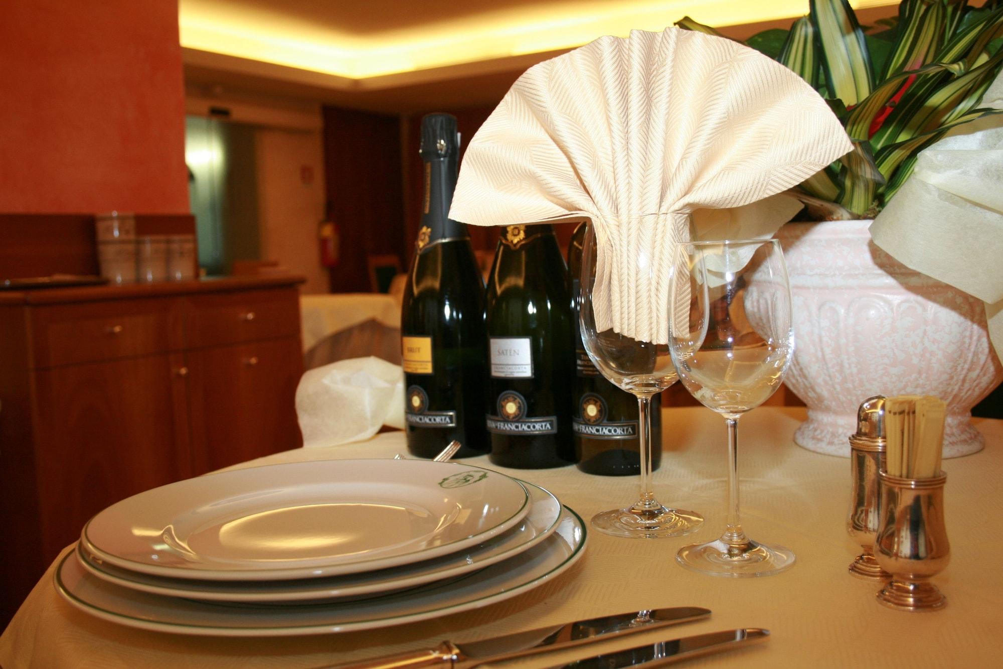 La Fonte Hotel Ome Luaran gambar